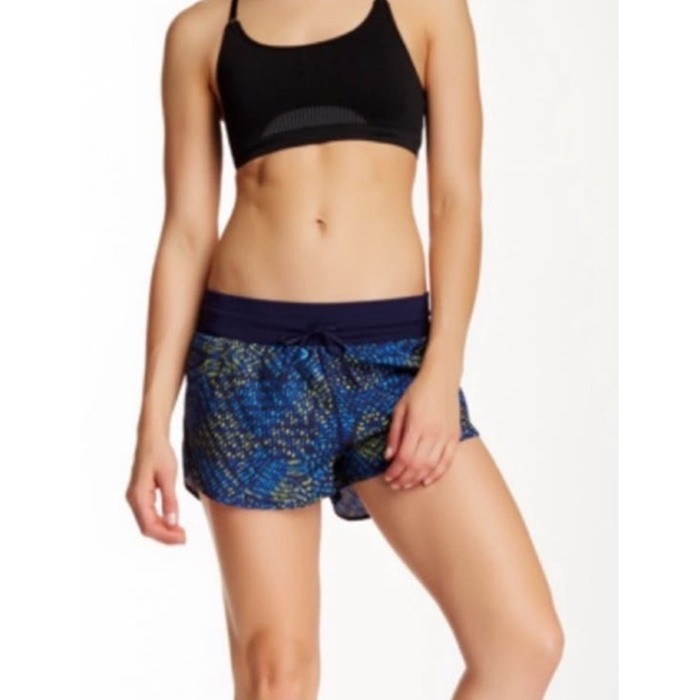 Fabletics Suva Run ll Blue Athletic Running Shorts with Liner  Size Medium